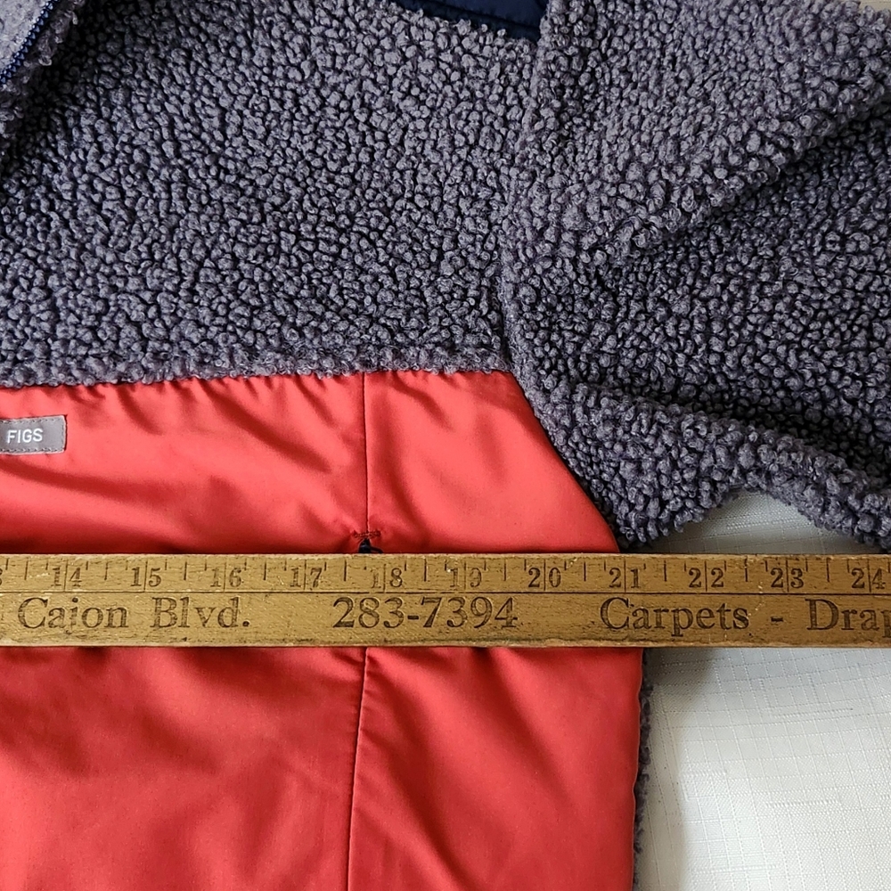 Figs Scrubs Selwyn Sherpa Jacket On-Shift Size Medium Heavy soft warm Full Zip - Picture 12 of 13